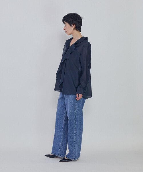 1er Arrondissement(プルミエアロンディスモン)の「ラッフルVネックブラウス(シャツ/ブラウス・レディース・ベージュ/ブルー系その他3/オフホワイト・38/36)」の8枚目の写真
