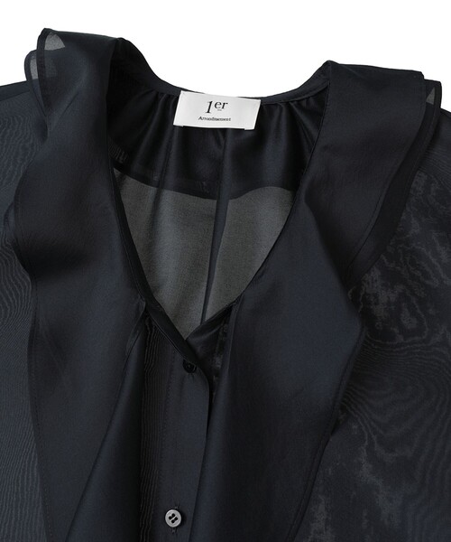 1er Arrondissement(プルミエアロンディスモン)の「ラッフルVネックブラウス(シャツ/ブラウス・レディース・ベージュ/ブルー系その他3/オフホワイト・38/36)」の11枚目の写真