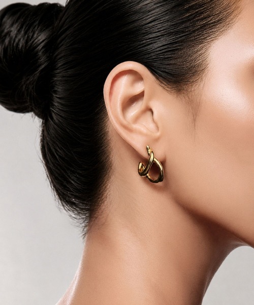 Lyvi(ライビィ)の「Layered Curve Piercing / 金属アレルギー対応(ピアス(両耳用)・レディース・シルバー/ゴールド・FREE)」の2枚目の写真