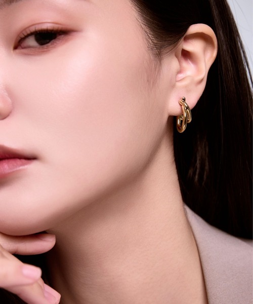 Lyvi(ライビィ)の「Layered Curve Piercing / 金属アレルギー対応(ピアス(両耳用)・レディース・シルバー/ゴールド・FREE)」の4枚目の写真