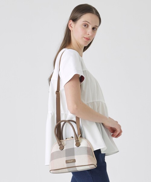 BLUE LABEL CRESTBRIDGE（ブルーレーベルクレストブリッジ）の「クレストブリッジチェックPVCブガッティバッグ（ショルダーバッグ・レディース・レッド/ベージュ系その他/ピンク系その他3・FREE）」の4枚目の写真