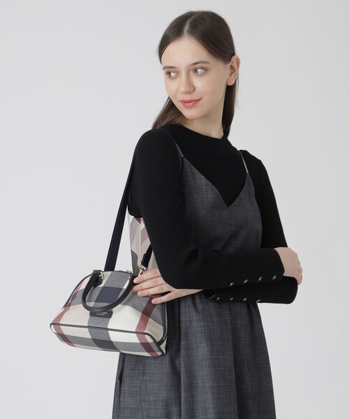 BLUE LABEL CRESTBRIDGE（ブルーレーベルクレストブリッジ）の「クレストブリッジチェックPVCブガッティバッグ（ショルダーバッグ・レディース・レッド/ベージュ系その他/ピンク系その他3・FREE）」の22枚目の写真