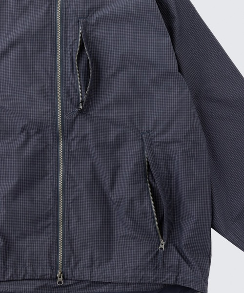 WILD THINGS（ワイルドシングス）の「スペースチェックスタンドアップジャケット│SPACE CHECK STAND UP JACKET（ナイロンジャケット・メンズ・ブルー/ナチュラル/ダークネイビー・M/S/L/XL）」の10枚目の写真