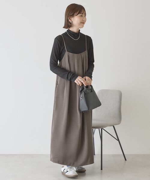 AMERICAN HOLIC（アメリカンホリック）の「タックサテンキャミワンピース（ワンピース・レディース・キャメル/チャコールグレー・L/M）」の20枚目の写真
