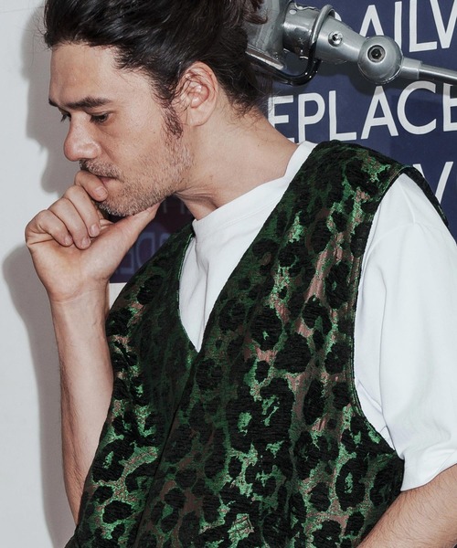 No Rain No Rainbow(ノーレインノーレインボー)の「mcg3786-leopard pattern gobelin vest ベスト(NR26S-05)(ベスト・メンズ・グリーン/グレー/ブラウン・M/S/XL/L)」の5枚目の写真