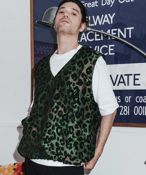 No Rain No Rainbow(ノーレインノーレインボー)の「mcg3786-leopard pattern gobelin vest ベスト(NR26S-05)(ベスト・メンズ・グリーン/グレー/ブラウン・M/S/XL/L)」の6枚目の写真