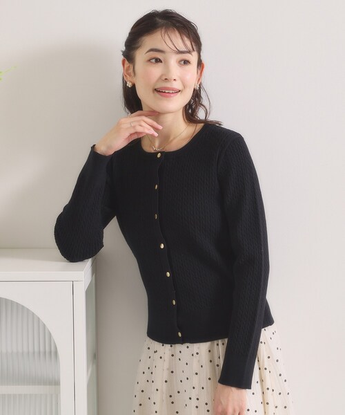 ITS'DEMO(イッツデモ)の「【手洗い可】ミニケーブルニットカーディガン(カーディガン/ボレロ・レディース・アイボリー/サックスブルー/ピンク/ブラック・00)」の2枚目の写真