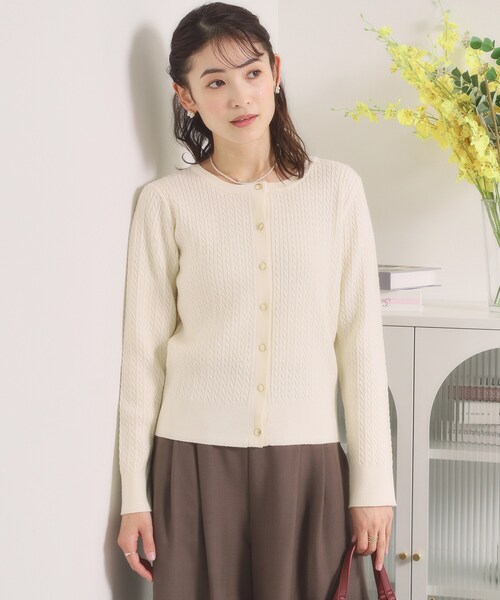 ITS'DEMO(イッツデモ)の「【手洗い可】ミニケーブルニットカーディガン(カーディガン/ボレロ・レディース・アイボリー/サックスブルー/ピンク/ブラック・00)」の5枚目の写真