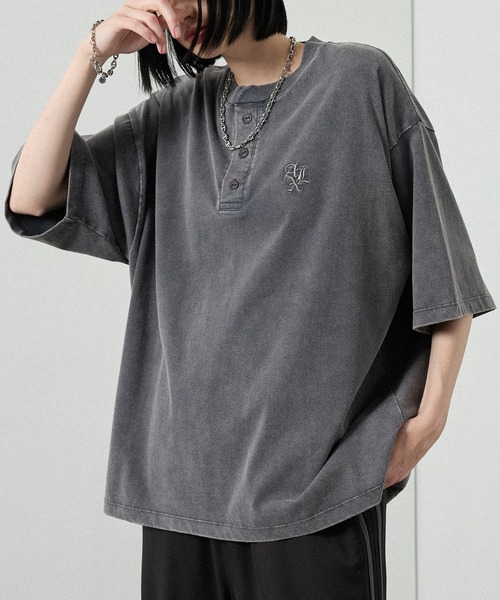 Alfred Alex(アルフレッドアレックス)の「【Alfred Alex】ヴィンテージライク オーバーサイズ ヘンリーネック Tシャツ(Tシャツ/カットソー・メンズ・グレー/グレー系/ブラック/レッド系/ネイビー/ブラック系・M/L)」の4枚目の写真