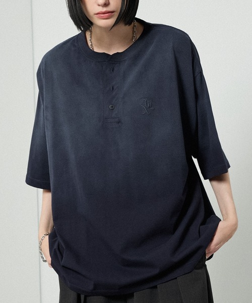 Alfred Alex(アルフレッドアレックス)の「【Alfred Alex】ヴィンテージライク オーバーサイズ ヘンリーネック Tシャツ(Tシャツ/カットソー・メンズ・グレー/グレー系/ブラック/レッド系/ネイビー/ブラック系・M/L)」の5枚目の写真