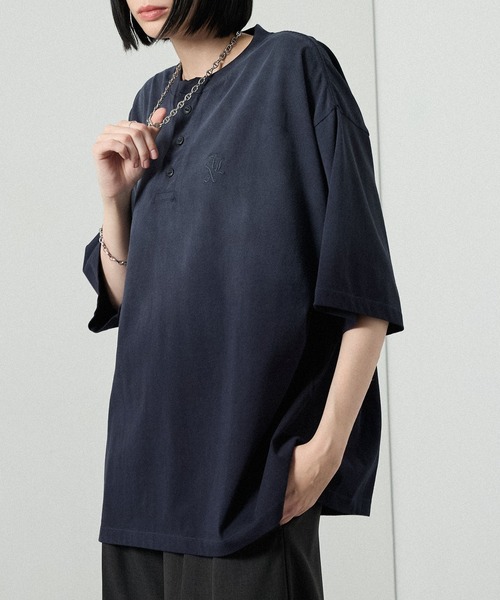 Alfred Alex(アルフレッドアレックス)の「【Alfred Alex】ヴィンテージライク オーバーサイズ ヘンリーネック Tシャツ(Tシャツ/カットソー・メンズ・グレー/グレー系/ブラック/レッド系/ネイビー/ブラック系・M/L)」の10枚目の写真