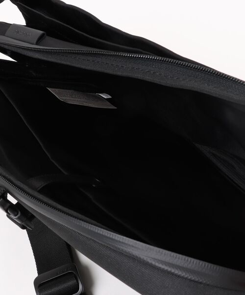 Lui's(ルイス)の「Riss Smooth Black(ショルダーバッグ・メンズ・ブラック・FREE)」の7枚目の写真