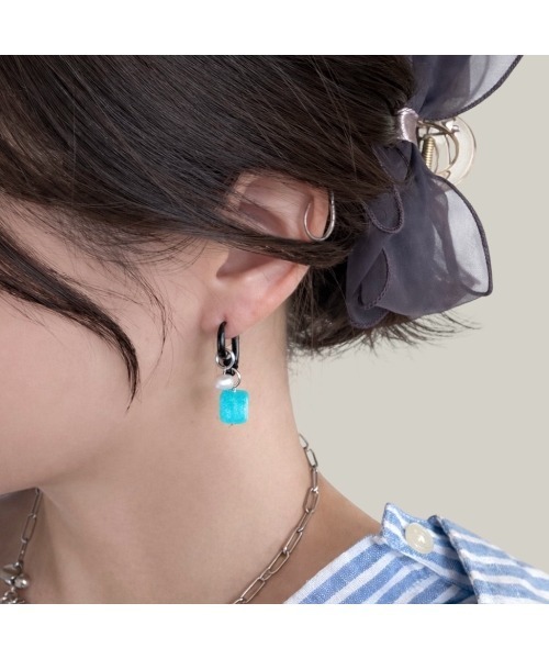 tone(トーン)の「【Agaro】No.512 片耳 ハートフープ天然石ピアス(MA)(ピアス(両耳用)・レディース・ブルー/ピンク・FREE)」の1枚目の写真
