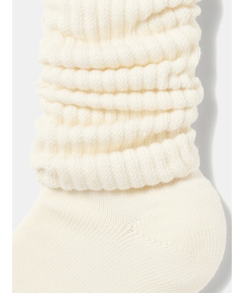 tutuanna(チュチュアンナ)の「綿混ゾッキ無地ルーズソックス50cm丈(ソックス/靴下・レディース・コバルトブルー/イエロー/キナリ/ブラック/サックスブルー/オフホワイト/ライトグレー/レッド/ピンク/ホワイト/チャコール/サンドベージュ・M)」の15枚目の写真