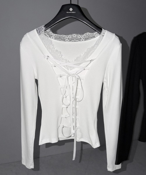 me+em select(ミームセレクト)の「【 クロスネックにできる2WAY 】フロントリボンレースアップスリムカットソートップス / 2WAY front ribbon lace up slim cutsew tops(Tシャツ/カットソー・レディース・ホワイト/ブラック・FREE)」の3枚目の写真