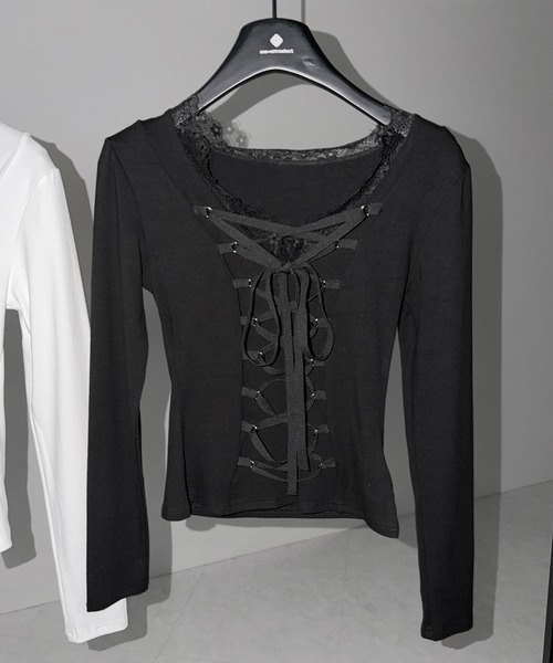 me+em select(ミームセレクト)の「【 クロスネックにできる2WAY 】フロントリボンレースアップスリムカットソートップス / 2WAY front ribbon lace up slim cutsew tops(Tシャツ/カットソー・レディース・ホワイト/ブラック・FREE)」の4枚目の写真