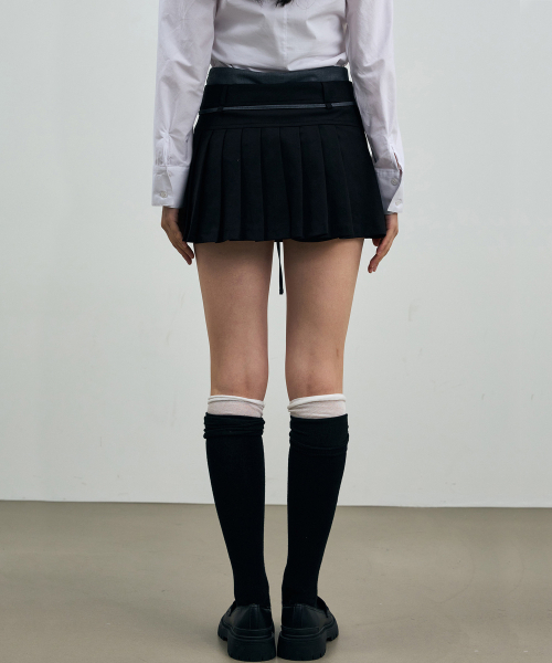 ARI(アリ)の「SCARLET PLEATS SKIRT PANTS / BLACK(スカート・レディース・ブラック・SMALL/MEDIUM)」の3枚目の写真