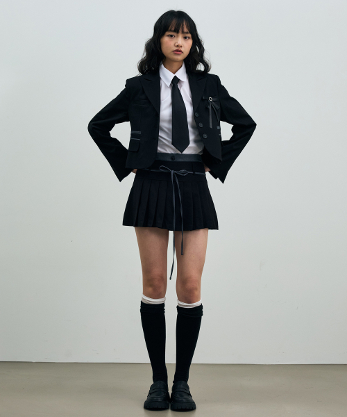 ARI(アリ)の「SCARLET PLEATS SKIRT PANTS / BLACK(スカート・レディース・ブラック・SMALL/MEDIUM)」の4枚目の写真