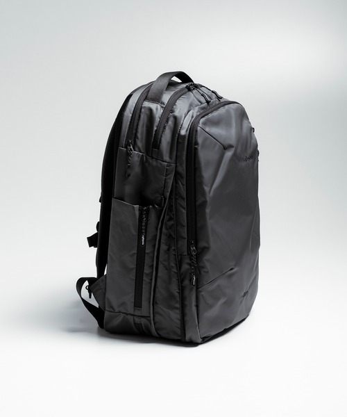 +phenix(プラスフェニックス)の「+phenix(プラスフェニックス) EXPAND BACKPACK 20+ / エクスパンド バックパック(バックパック/リュック・メンズ・グレー/ブラック・ONE SIZE)」の5枚目の写真