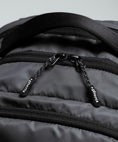 +phenix(プラスフェニックス)の「+phenix(プラスフェニックス) EXPAND BACKPACK 20+ / エクスパンド バックパック(バックパック/リュック・メンズ・グレー/ブラック・ONE SIZE)」の7枚目の写真