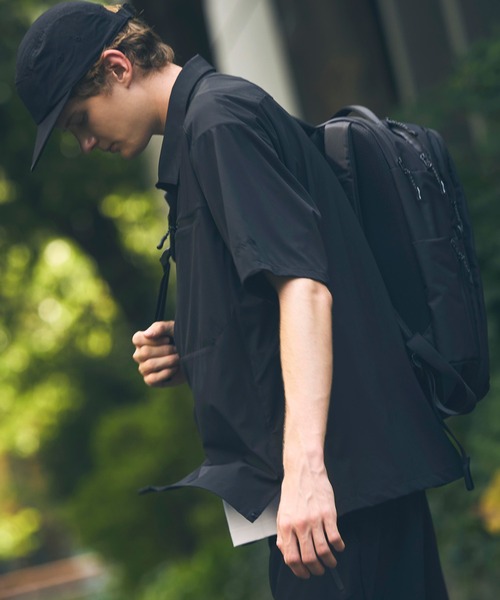 +phenix(プラスフェニックス)の「+phenix(プラスフェニックス) EXPAND BACKPACK 20+ / エクスパンド バックパック(バックパック/リュック・メンズ・グレー/ブラック・ONE SIZE)」の19枚目の写真