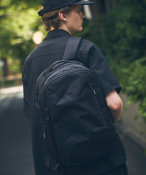 +phenix(プラスフェニックス)の「+phenix(プラスフェニックス) EXPAND BACKPACK 20+ / エクスパンド バックパック(バックパック/リュック・メンズ・グレー/ブラック・ONE SIZE)」の20枚目の写真