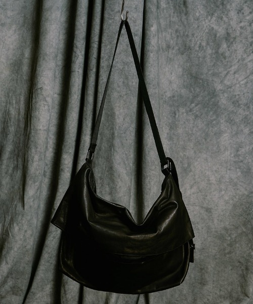 wjk(ダヴルジェイケイ)の「mko13609- leather shoulder bag ショルダーバッグ(8002 lc47j)(ショルダーバッグ・メンズ・ブラック・FREE)」の6枚目の写真