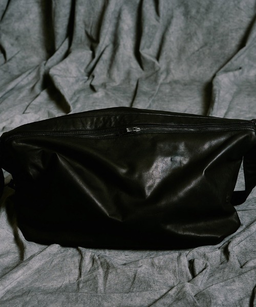 wjk(ダヴルジェイケイ)の「mko13609- leather shoulder bag ショルダーバッグ(8002 lc47j)(ショルダーバッグ・メンズ・ブラック・FREE)」の7枚目の写真