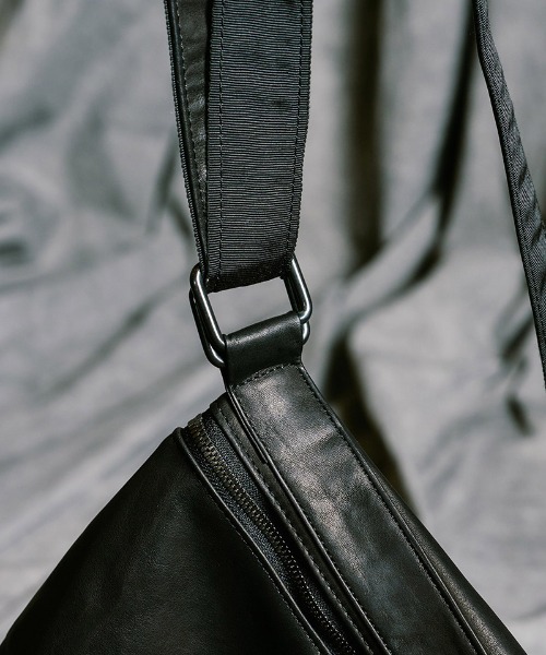 wjk(ダヴルジェイケイ)の「mko13609- leather shoulder bag ショルダーバッグ(8002 lc47j)(ショルダーバッグ・メンズ・ブラック・FREE)」の10枚目の写真