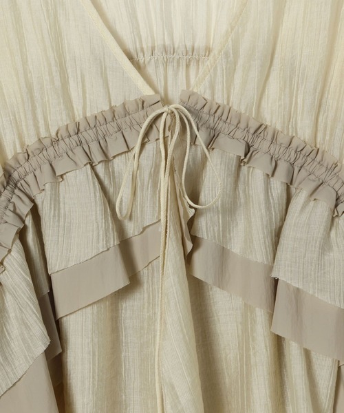 JEANASIS（ジーナシス）の「2WAYシャーリングVブラウス/672060（シャツ/ブラウス・レディース・ナチュラル/オフホワイト/ブラック/グリーン系その他・FREE）」の8枚目の写真