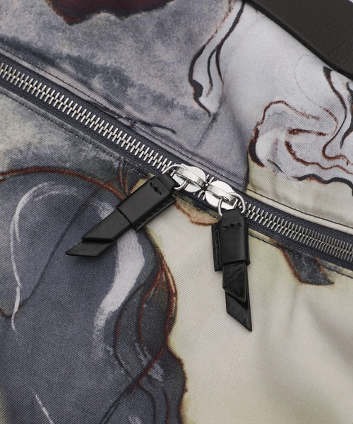 LEMAIRE（ルメール）の「XL QUIVER CLIP BAG（ショルダーバッグ・メンズ・マルチ・ONE SIZE）」の4枚目の写真