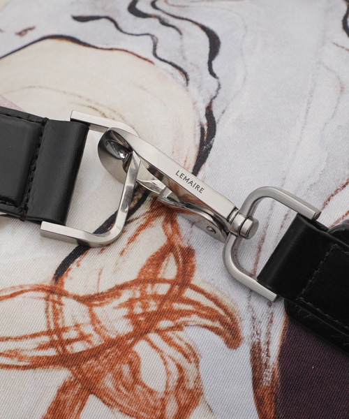 LEMAIRE（ルメール）の「XL QUIVER CLIP BAG（ショルダーバッグ・メンズ・マルチ・ONE SIZE）」の5枚目の写真