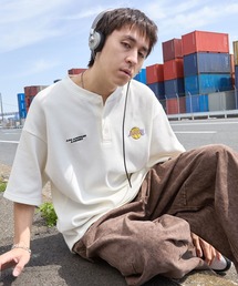 NBA（エヌビーエー）の「NBA/エヌビーエー 別注 ロゴ刺繍 ワッフルヘンリー半袖Tシャツ（Tシャツ/カットソー）」