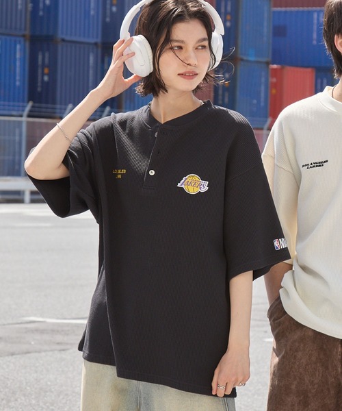 NBA(エヌビーエー)の「NBA/エヌビーエー 別注 ロゴ刺繍 ワッフルヘンリー半袖Tシャツ(Tシャツ/カットソー・メンズ・ホワイト系/チャコール/ブラック系/アイボリー/ダークブラウン/スミクロ・L/M)」の16枚目の写真