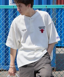 NBA（エヌビーエー）の「NBA/エヌビーエー 別注 ロゴ刺繍 ワッフルヘンリー半袖Tシャツ（Tシャツ/カットソー）」