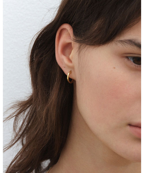 ANOTHERLAYER（アナザーレイヤー）の「Light Simple Earring - Gold (silver925)（ピアス（両耳用）・レディース・ゴールド・FREE）」の2枚目の写真