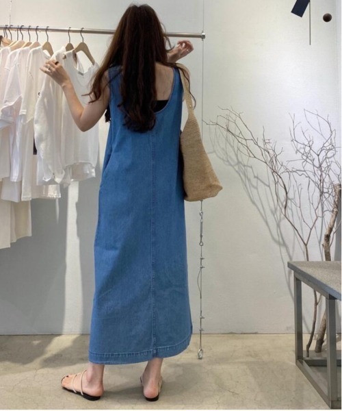 semplice(センプリチェ)の「ノースリーブ 丸首 ゆったり デニム マキシワンピース(ワンピース・レディース・ホワイト/ブルー・F)」の10枚目の写真