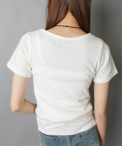 SPINNS(スピンズ)の「半袖Tシャツ/フォトガール/ストーン/平成ギャル(Tシャツ/カットソー・レディース・オフホワイト/ブラック・ONESIZE)」の7枚目の写真