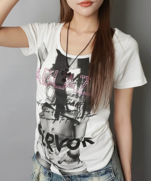 SPINNS(スピンズ)の「半袖Tシャツ/フォトガール/ストーン/平成ギャル(Tシャツ/カットソー・レディース・オフホワイト/ブラック・ONESIZE)」の6枚目の写真