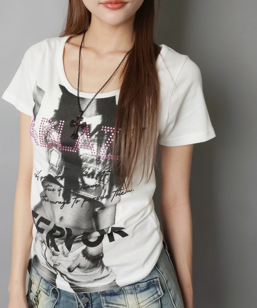 SPINNS(スピンズ)の「半袖Tシャツ/フォトガール/ストーン/平成ギャル(Tシャツ/カットソー・レディース・オフホワイト/ブラック・ONESIZE)」の5枚目の写真