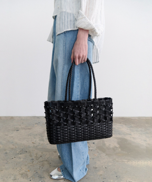 ANDNEEDS（アンドニーズ）の「Cava weaving bag (black)（ショルダーバッグ・レディース・その他・FREE）」の4枚目の写真