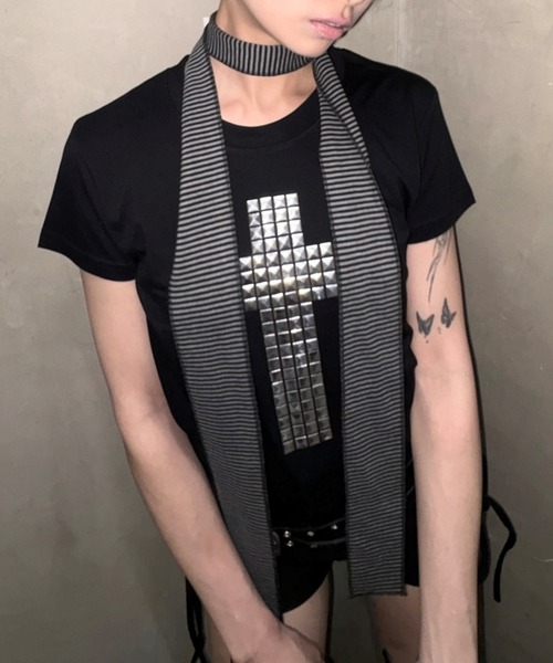 Never mind the XU（ネバーマインドザエックスユー）の「【Never mind the XU】cross studs crop tee / 【ネバーマインド ザ エックスユー】クロススタッズクロップ半袖Tシャツ（Tシャツ/カットソー・レディース・ホワイト/ブラック・ONE SIZE）」の11枚目の写真