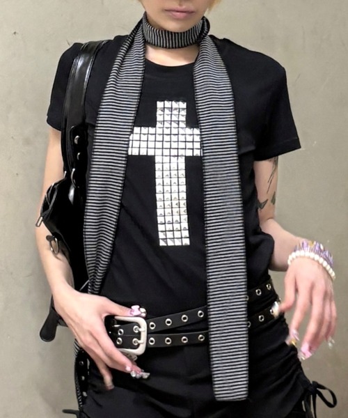 Never mind the XU（ネバーマインドザエックスユー）の「【Never mind the XU】cross studs crop tee / 【ネバーマインド ザ エックスユー】クロススタッズクロップ半袖Tシャツ（Tシャツ/カットソー・レディース・ホワイト/ブラック・ONE SIZE）」の12枚目の写真