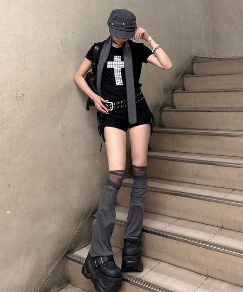 Never mind the XU（ネバーマインドザエックスユー）の「【Never mind the XU】cross studs crop tee / 【ネバーマインド ザ エックスユー】クロススタッズクロップ半袖Tシャツ（Tシャツ/カットソー・レディース・ホワイト/ブラック・ONE SIZE）」の13枚目の写真