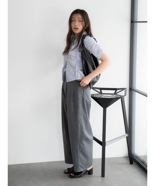 Ungrid(アングリッド)の「ウエストデザインルーズタックパンツ(その他パンツ・レディース・ベージュ/チャコールグレー・FREE)」の7枚目の写真