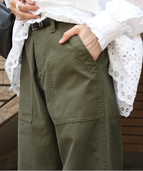 THE SHINZONE(ザ シンゾーン)の「THE SHINZONE/シンゾーン ストレートベイカーパンツ STRAIGHT BAKER PANTS 26AMSPA01(カーゴパンツ・レディース・カーキ・36/34/32)」の2枚目の写真