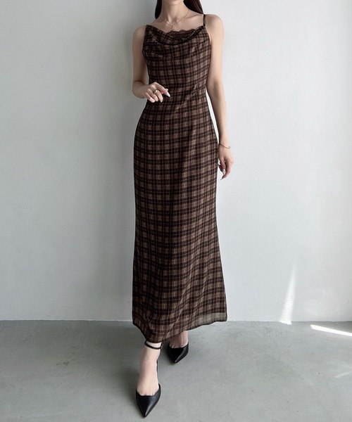 Meiru(メイル)の「薄手シアーチェックドレープキャミワンピース(ワンピース・レディース・ブラック/ブラウン・LARGE/MEDIUM/SMALL)」の4枚目の写真