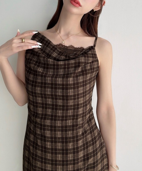 Meiru(メイル)の「薄手シアーチェックドレープキャミワンピース(ワンピース・レディース・ブラック/ブラウン・LARGE/MEDIUM/SMALL)」の7枚目の写真