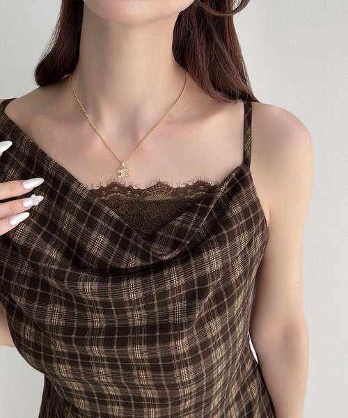 Meiru(メイル)の「薄手シアーチェックドレープキャミワンピース(ワンピース・レディース・ブラック/ブラウン・LARGE/MEDIUM/SMALL)」の9枚目の写真