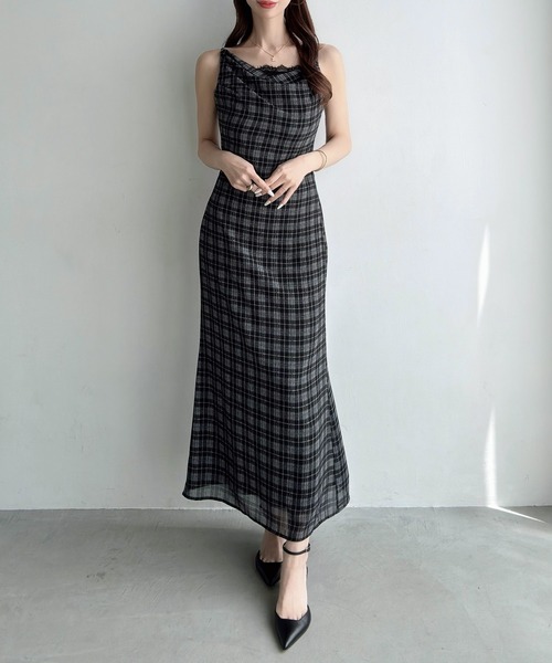 Meiru(メイル)の「薄手シアーチェックドレープキャミワンピース(ワンピース・レディース・ブラック/ブラウン・LARGE/MEDIUM/SMALL)」の10枚目の写真